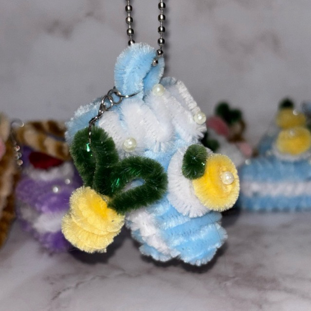 Pineapple cake keychain