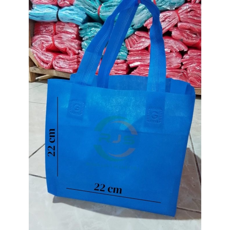 

(Per pcs) Tas Box 22x22 Tas Box Dus Pres Tas Box Nasi Tas Box Hajatan Tas Box Khitanan Tas Berkat Tas Kotak Tas Spunbond
