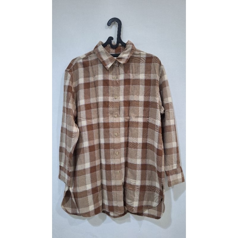 Uniqlo kemeja flanel wanita kotak2 coklat cream