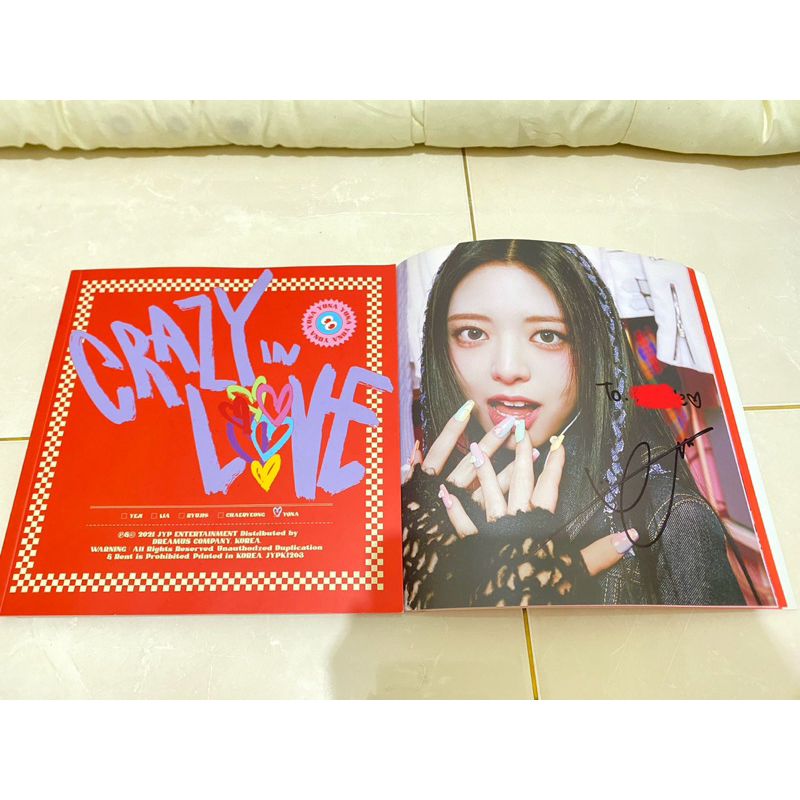 ITZY YUNA CRAZY IN LOVE SIGNED ALBUM FANSIGN VIDEO CALL