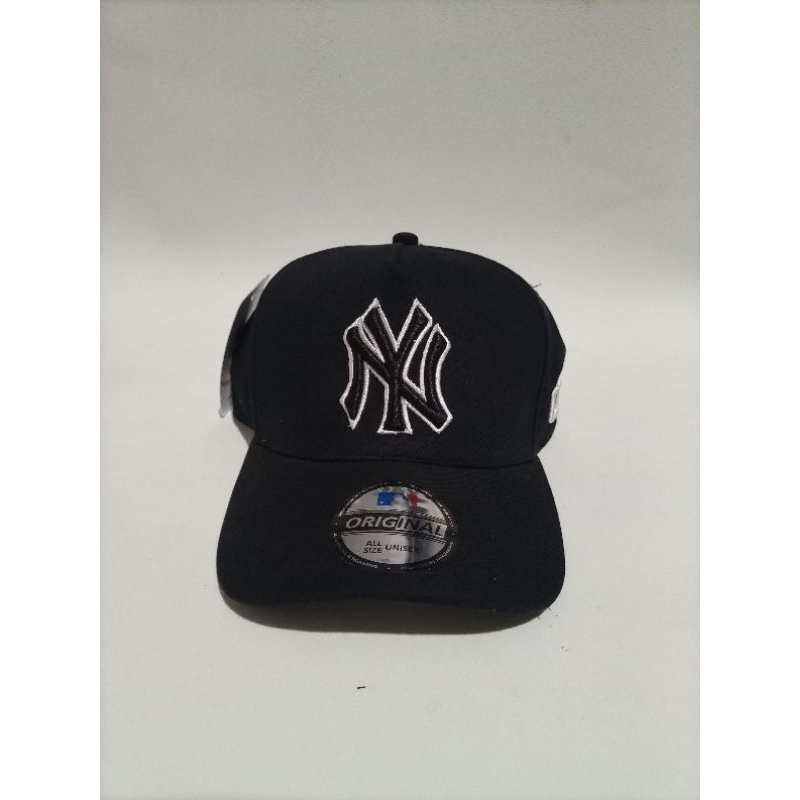Topi baseball NY hitam list putih