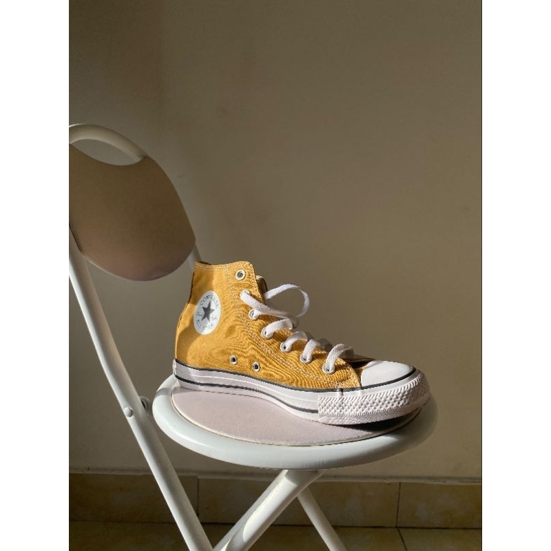 Converse yellow