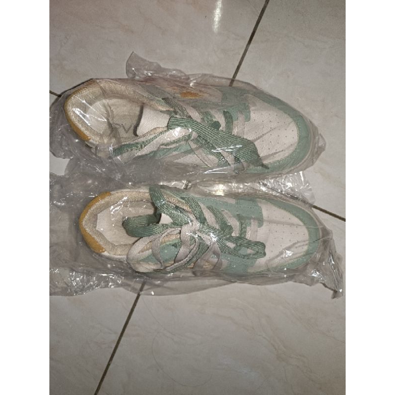 Sepatu pvn
