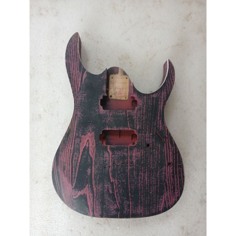 body gitar model ibanez iron label 7 string