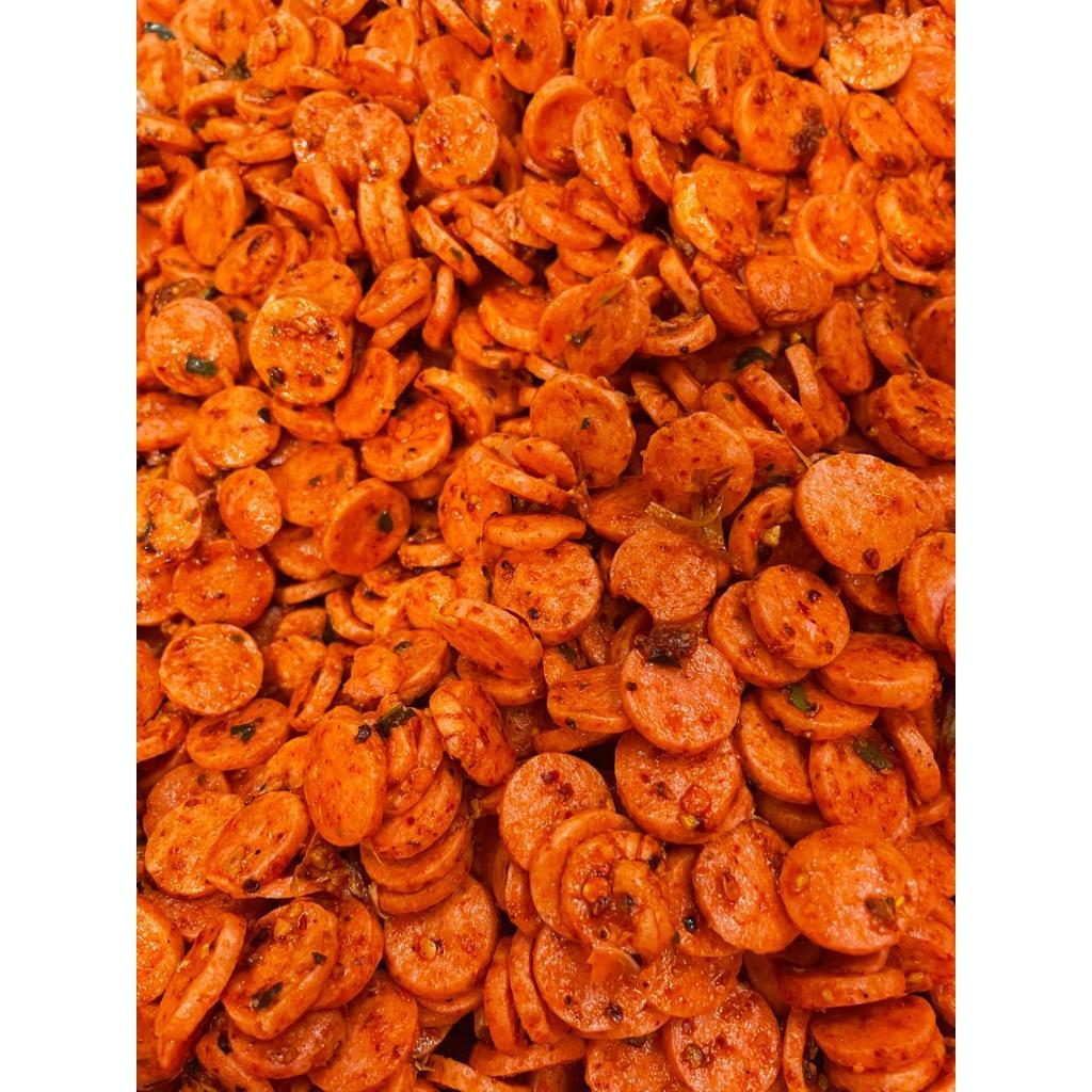 

SOSRENG PEDAS DAUN JERUK 1KG / 500GR | SOSIS GORENG KERING BUMBU PEDAS EXTRA DAUN JERUK