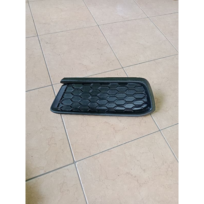 cover foglamp kiri Mobilio type S bekas original