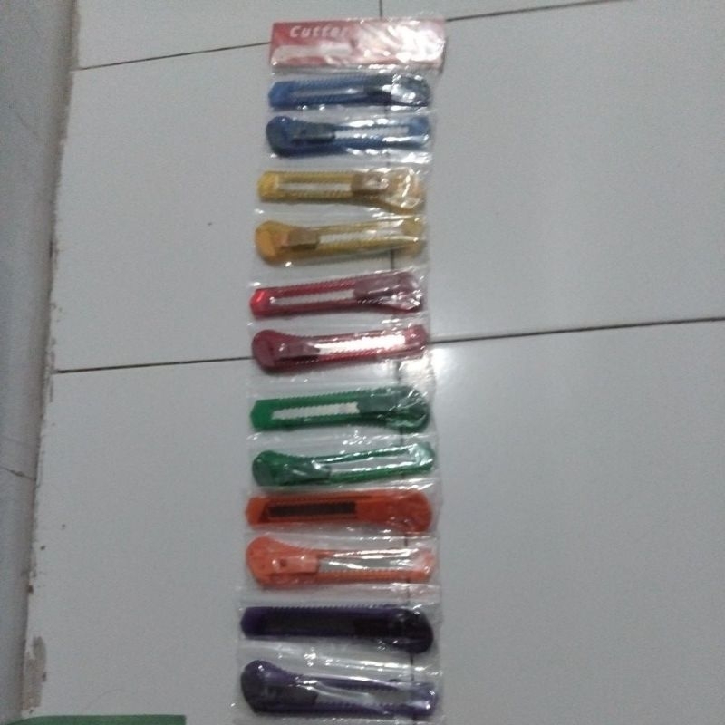 

CUTTER BESAR / PISAU PEMOTONG KATER MERK JENIA TYPE J - 500