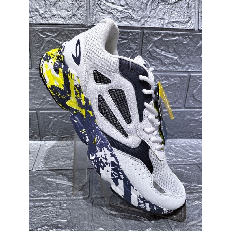 910NINETEEN SEPATU RUNNING CHIRU ESTATE