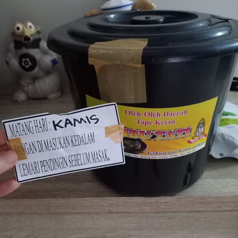 

TAPE KETAN Isi 100 Pcs Khas Cirebon/Kuningan Ibu HJ. TATI Kemasan Ember + Dus dan Buble Wrap