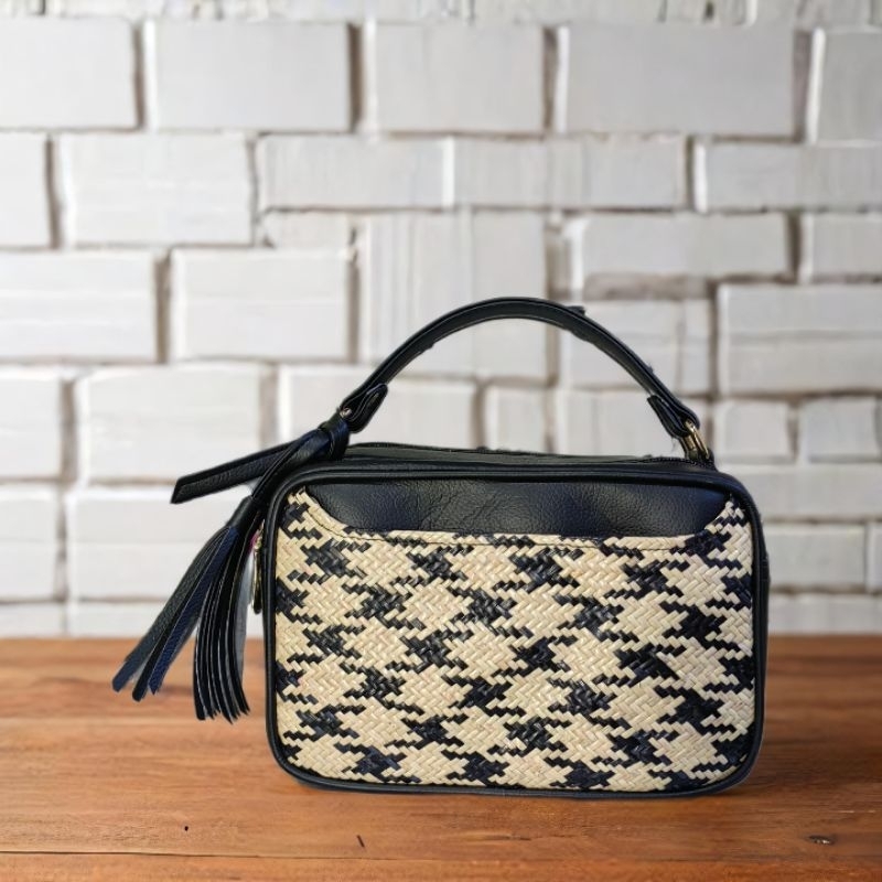 tas anyaman rotan asli Kalimantan bagus mewah