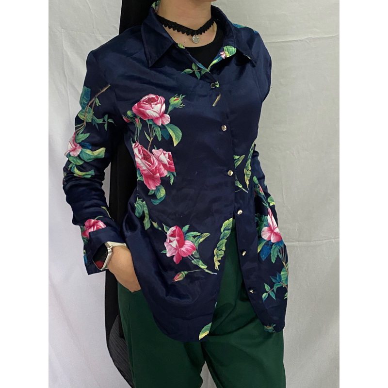 [PRELOVED] Kemeja Satin Wanita Motif Floral | Kemeja Floral Elegan Lengan Panjang | Blouse Satin Cas