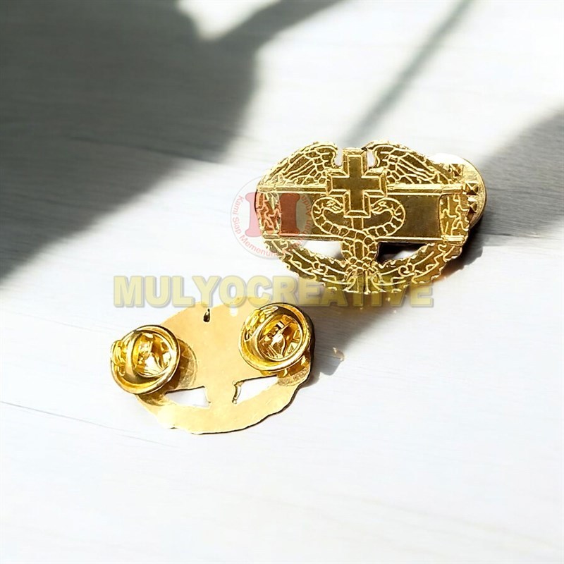 Pin Army Combat Medical Gold Bros Badge
