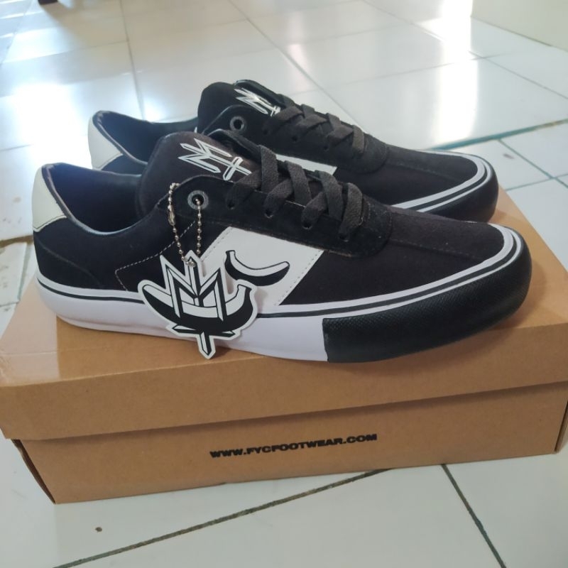 MUSAC MD Footwear- MUSAC pro black- maternal disaster x fyc- maternal disaster x forever young crew