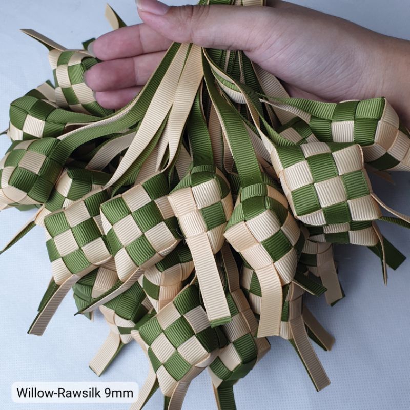 

1 pc - Ketupat Pita Bahan Grosgrain isi Dacron | Aplikasi Ketupat Lebaran Bahan Pita