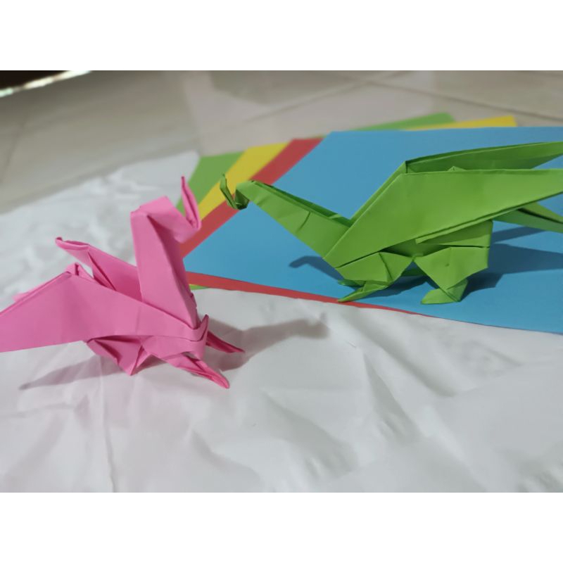 

Kerajinan kertas origami bentuk naga
