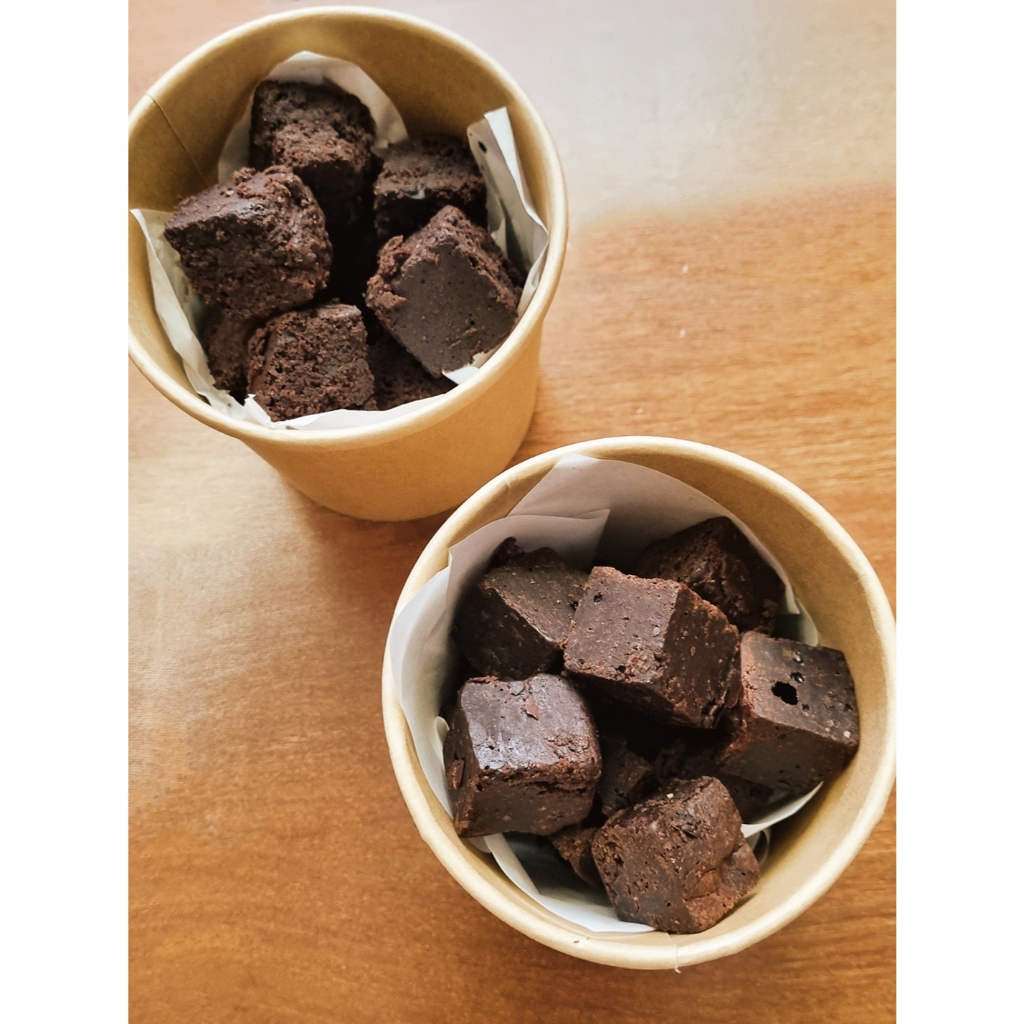 

Tacit Bites – Bite- sized fudgy brownies - Treatie Cookies - brownie dark chocolate