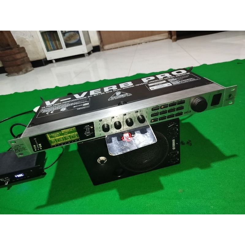 EFFECT VOCAL BEHRINGER V VERB TYPE REV 2496