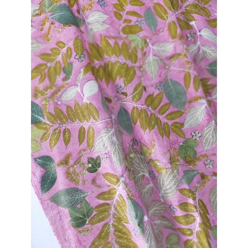 kain linen rami ecoprint batik warna alam motif cetak daun asli