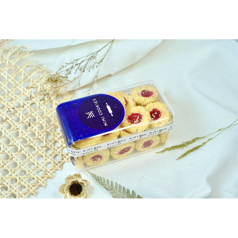 

KUE TUMPRIN STROBERY LEMBUT MANIS GURIH KUE KERING