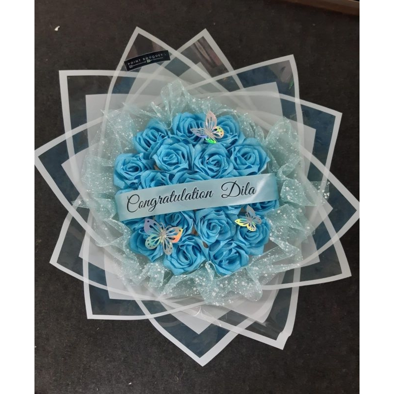BUKET SATIN BIRU GLITTER 18 TANGKAI MAWAR