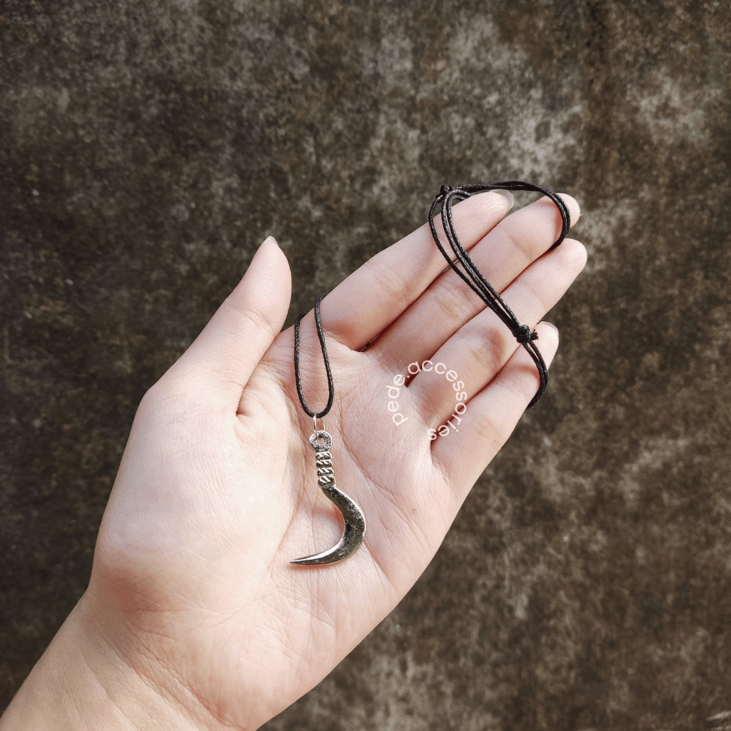 Kalung Cowok Sabit Arit Mini Tali Hitam Serut Keren Fakboy Preman Sigma Cocok Jadi Kado