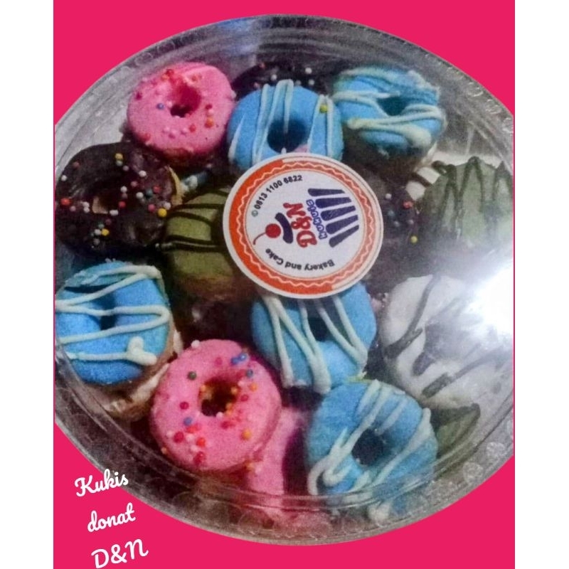 

KUE KERING DONAT WARNAWARNI YG CABTIK BSNGET/KUE KERING DONAT MEMILIK RASA YG GURIH RENYAH DAN LEMBUT COCOK BUWAT CEMILAN SEHARI2 DENGN UKURAN 250GRM.