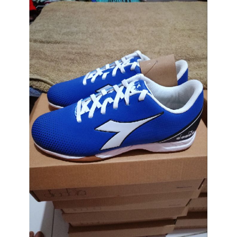 Sepatu Diadora futsal anak