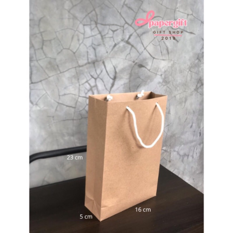 

PAPERBAG MURAH / PAPERBAG COKLAT / PAPERBAG KRAFT COKLAT 16x5x23cm