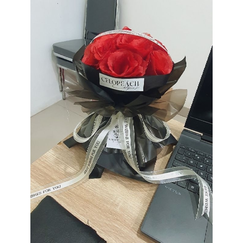 Buket Bunga Artificial Mawar Hitam Merah