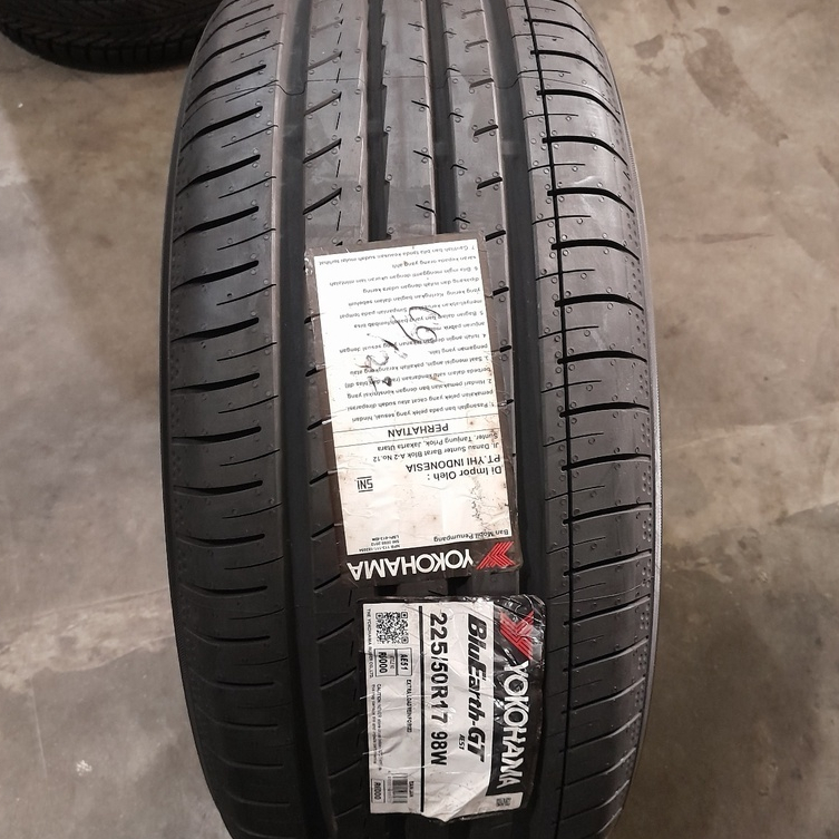 Ban Mobil Tubles Ukuran Merek YOKOHAMA bluearth - GT AE51 205 50 R17