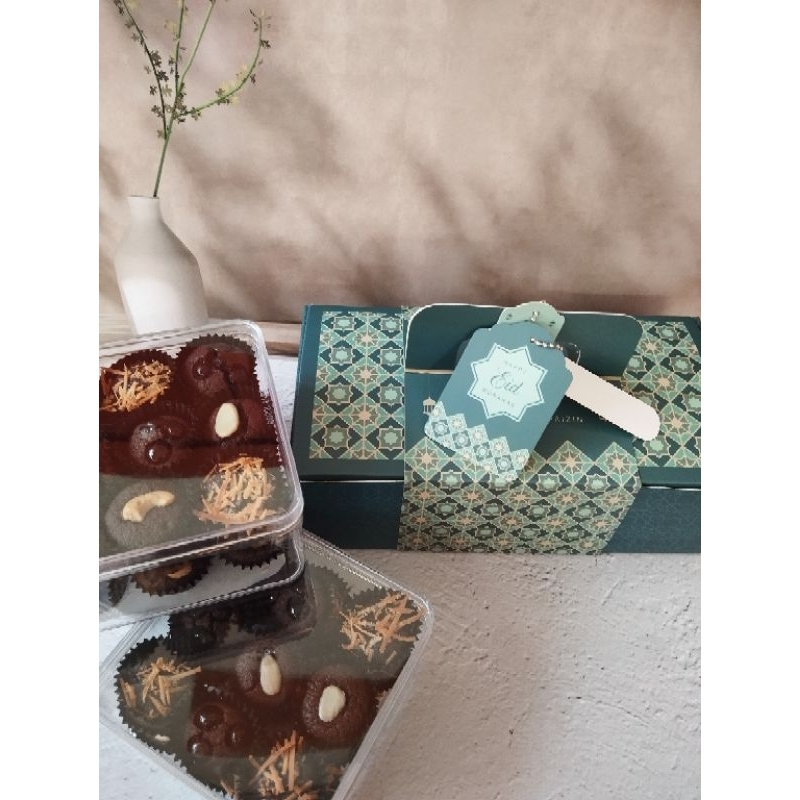 

Set Hampers Lebaran Fudgy Brownies (Mix Topping) - Isi 2 Toples