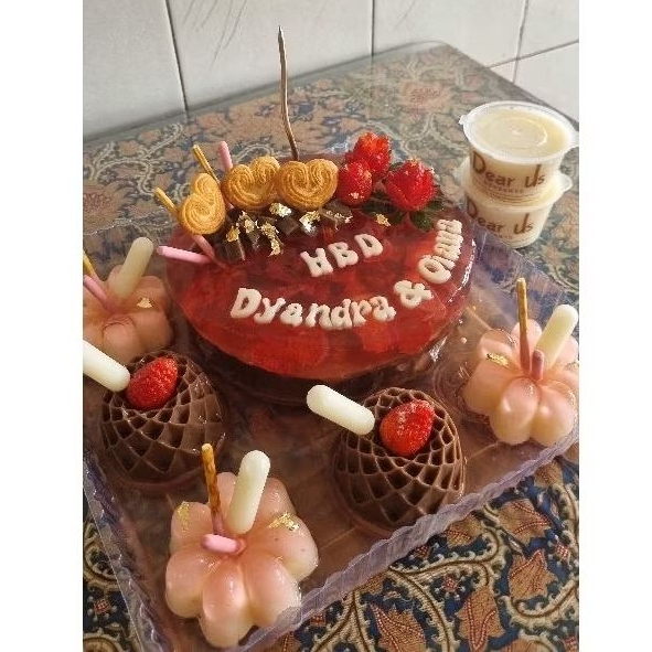 

CELEBRATION PUDDING SET (Whole Pudding D16 + 5 Mini Puddings) | Mini Pudding | Hampers Pudding | Puding Ulang Tahun | Puding Surabaya | Puding Sidoarjo | Puding Hias | Puding Hantaran