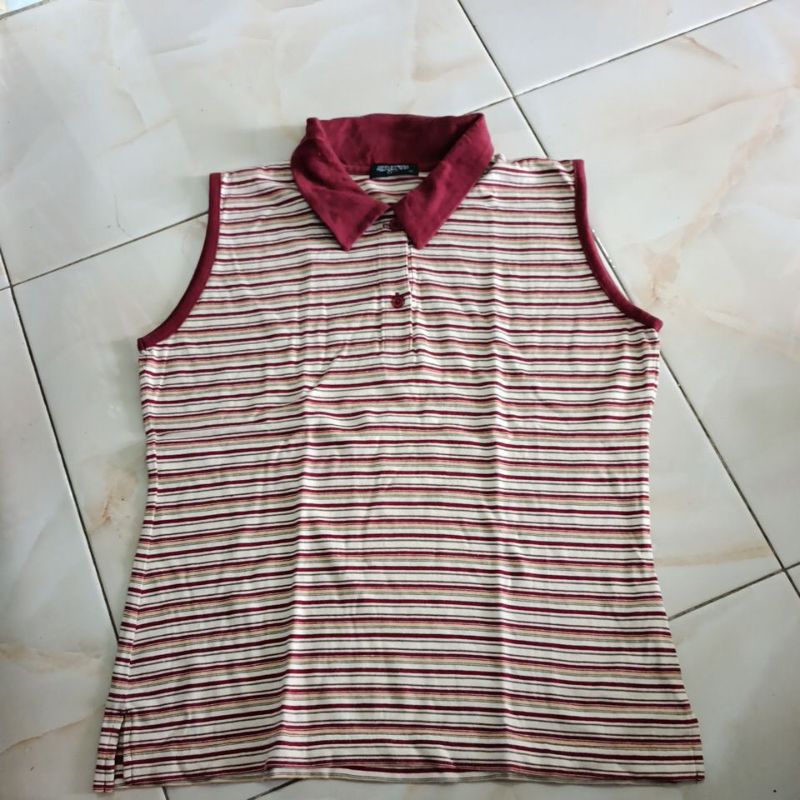 Kaos berkerah tanpa lengan