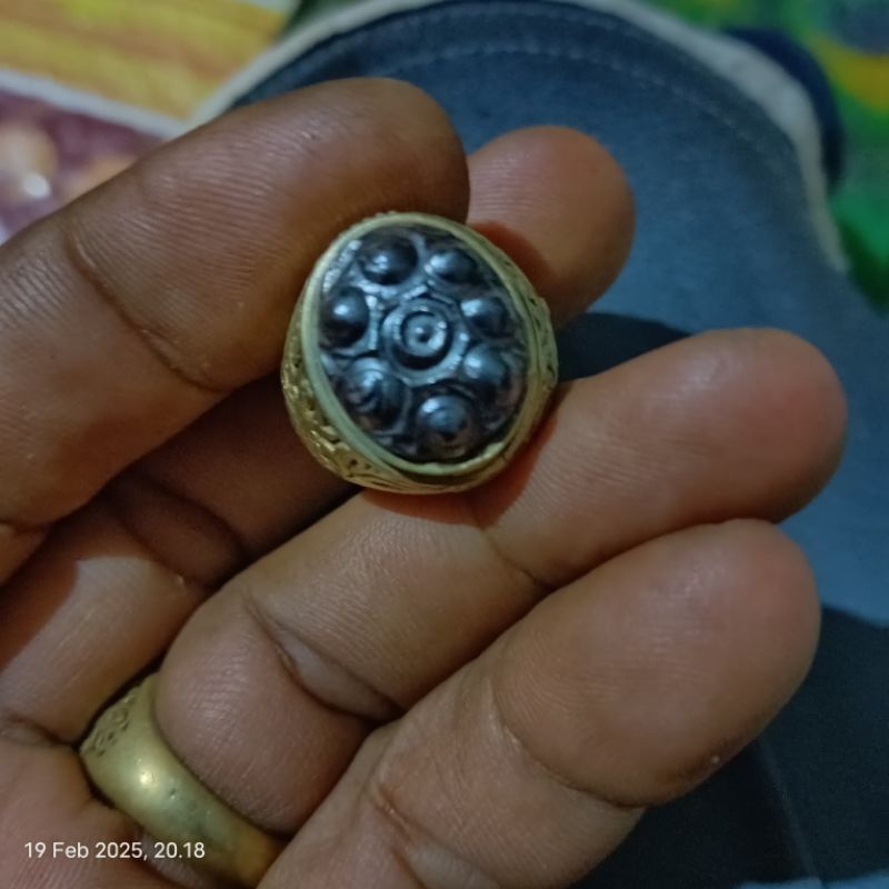 cincin kepala budha unik