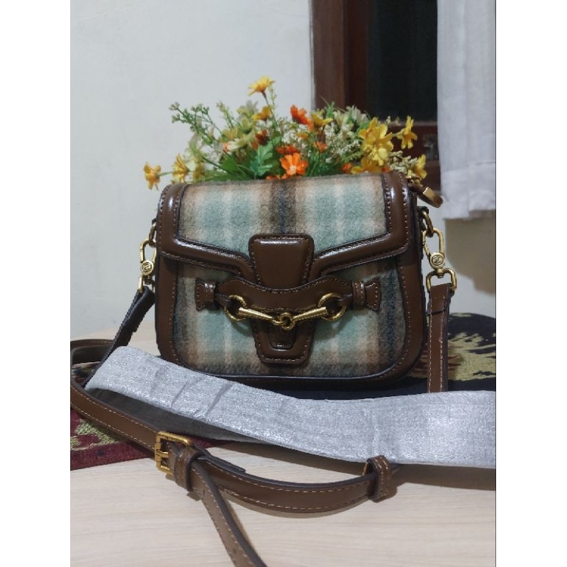 sling bag vvgc like new...