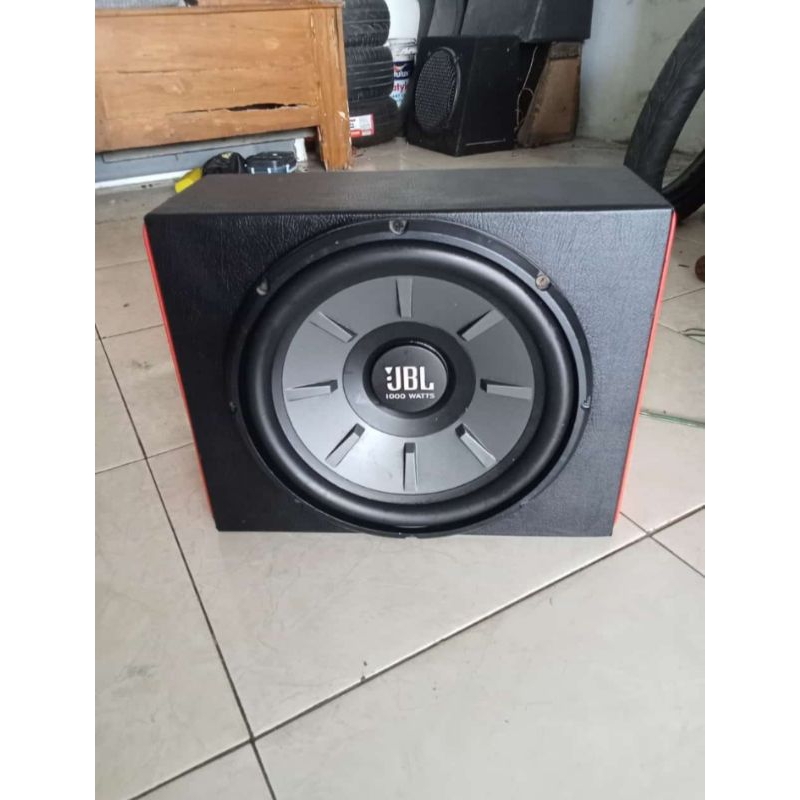 subwoofer JBL