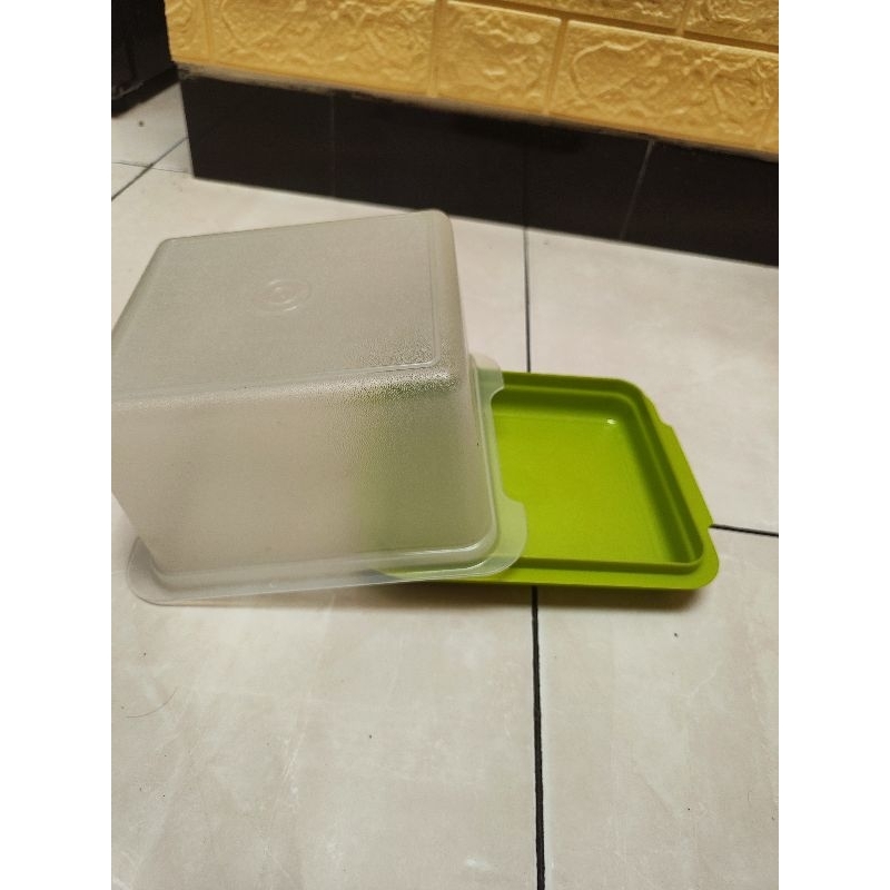 tupperware wadah roti