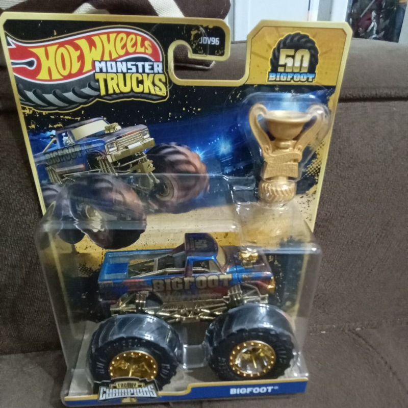 bigfoot monster trucks hotwheels trophy champions