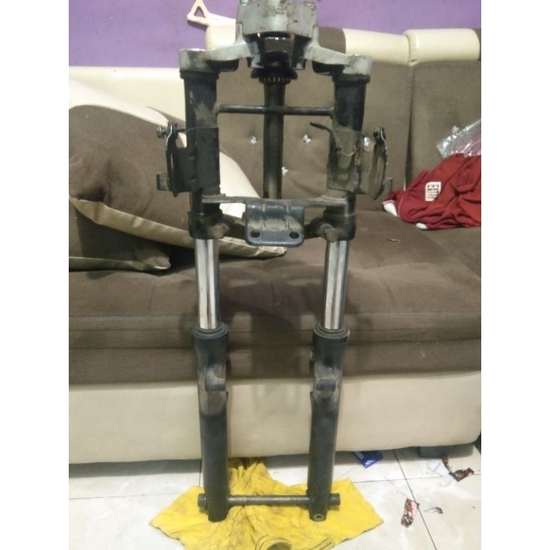 shock depan bajaj Pulsar as 33