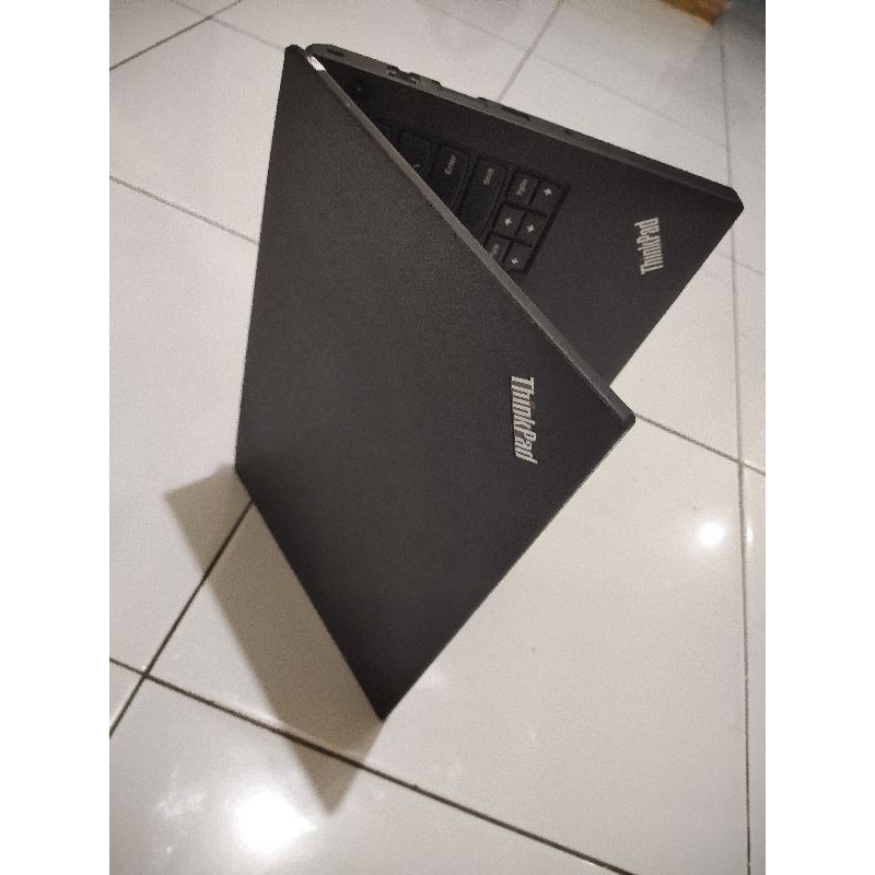 lenovo thinkpad x260 .