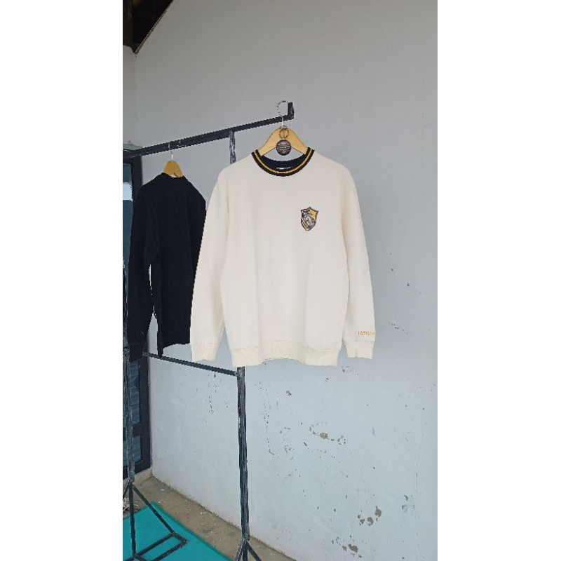 crewneck Harry Potter x graphic tee hufflepuff