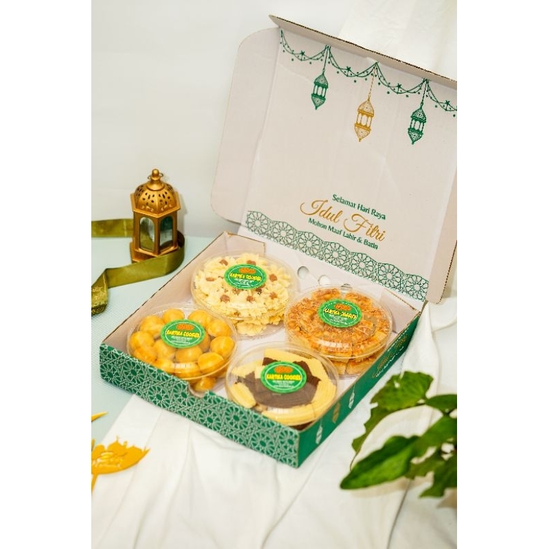 

Paket Hampers Kue Lebaran Isi 4 (250gram)
