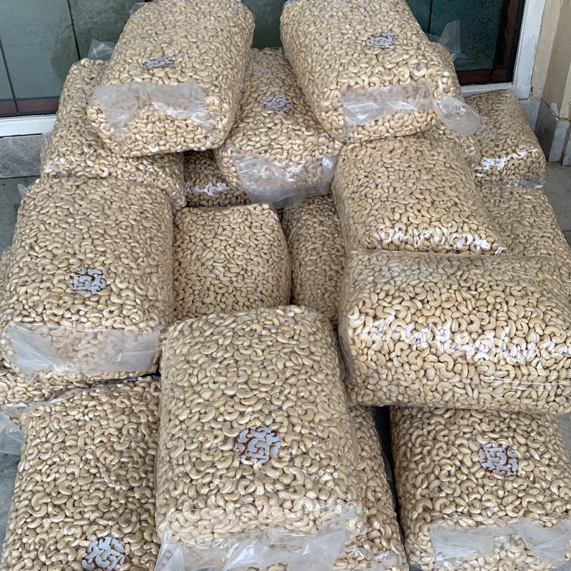 

KACANG METE PREMIUM GAJAH VAKUM 1 Ball/ 10 Kilo