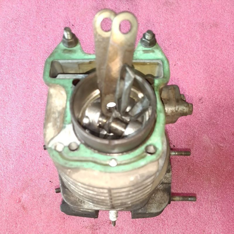 Kepala Cylinder,Cylinder Head,Kop Boring,Kop Bureng ,Beat Karbu ,Kode KVY,Tahun 2013-2014,Original,B