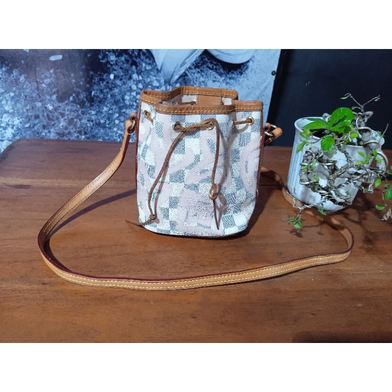 PL slingbag tas wanita EL****VE (brand disamarkan) tahun 2016