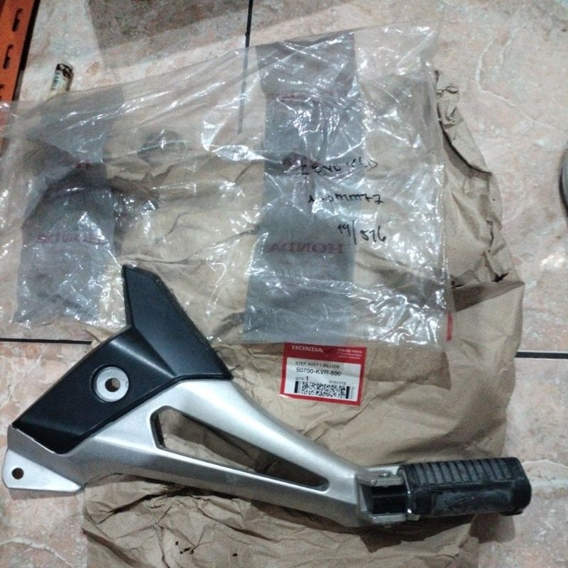 rumah foot step belakang revo old original 100% (kanan)
