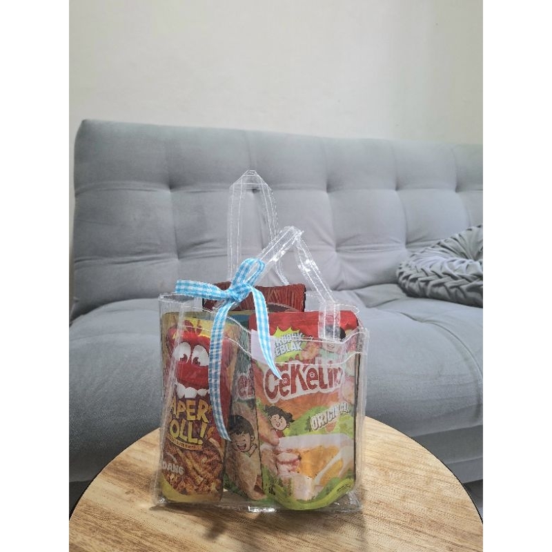 

Hampers lebaran isi 8pcs cemilan cekelin
