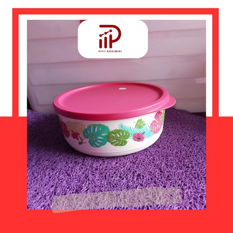 Toples Tupperware dengan motif daun
