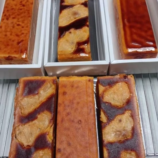 

LAPIS LEGIT CEMPEDAK DAN PRUNES 1/3 LOYANG (FULL BUTTER)