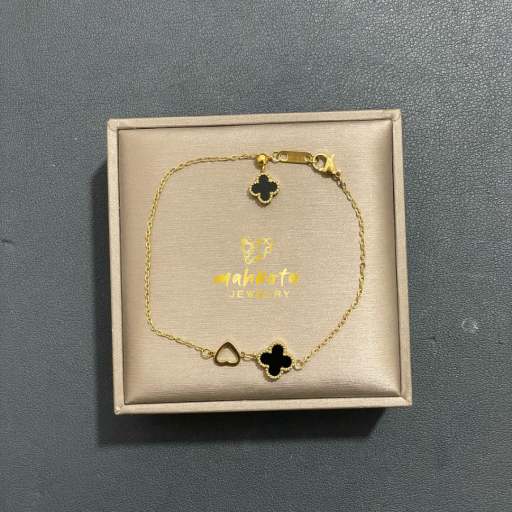 G186 Gelang Titanium Wanita Model Serut Bunga Hitam Liontin Small Lapis Emas 18 KGP
